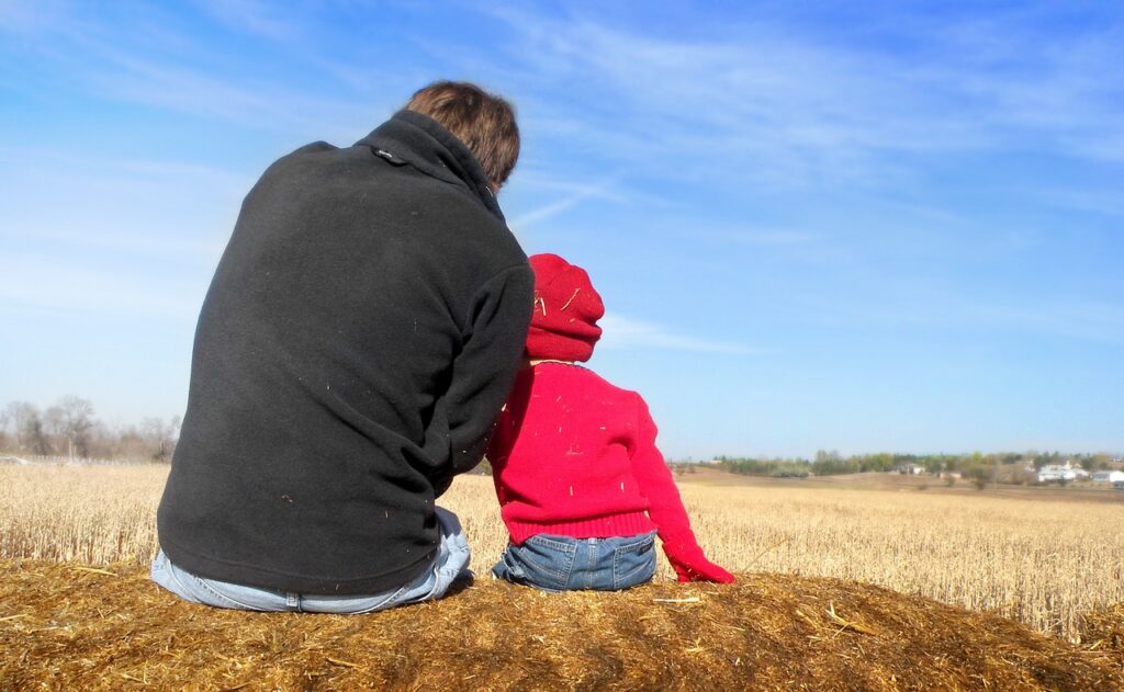 dad and son, dad and son outside, straw-1432772.jpg